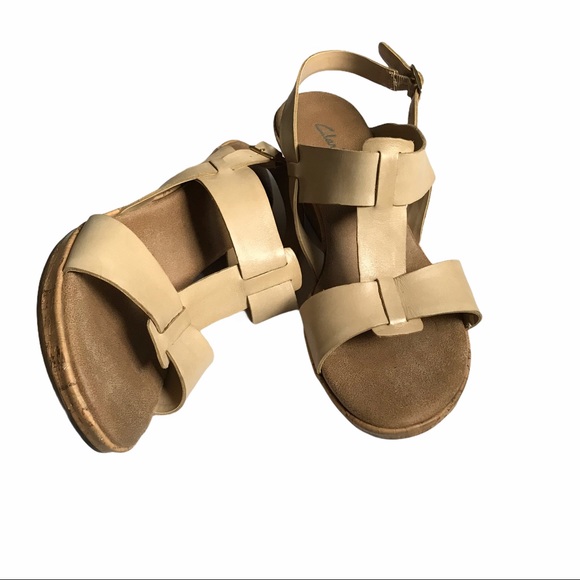 clarks memory foam sandals